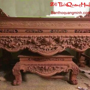 Mẫu sập bàn thờ gỗ hương đỏ chạm sen cùng với bàn cơm đẹp sâu sắc