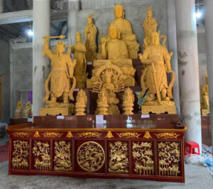 Mẫu bàn thờ chấp tải chạm Tùng Chúc Cúc Mai đẹp - ý nghĩa