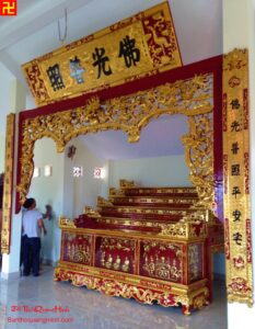 Đôi câu đối sơn son thếp vàng chạm Thượng cầm hạ thú đẹp