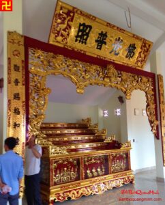 Bộ hoành phi câu đối nến gấm chữ vạn sơn son thếp vàng đẹp