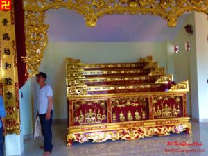 Mẫu bàn thờ đẹp chấp tải chạm Lưỡng Long Tranh Châu đẹp - ý nghĩa