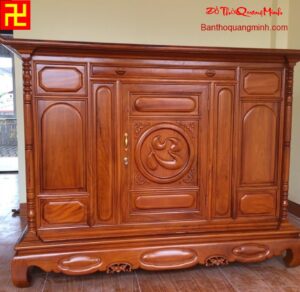 Mẫu tủ thờ đẹp chung cư chạm chữ Tâm đơn gian ý nghĩa