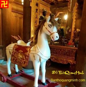 Mẫu ông ngựa gỗ mít màu trắng tại đình Bắc Ninh đẹp