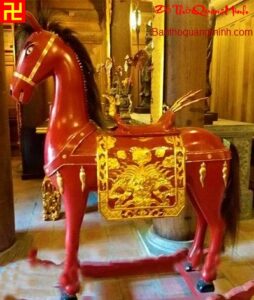 Mẫu ngựa bằng gỗ cùng bộ giáp chạm thủ công đẹp