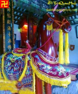 Mẫu ông ngựa gỗ thờ màu đỏ đẹp - ngua go