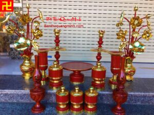 Bộ đồ thờ cúng gia tiên trên bàn thờ sơn son thếp vàng thếp bạc đầy đủ nhất